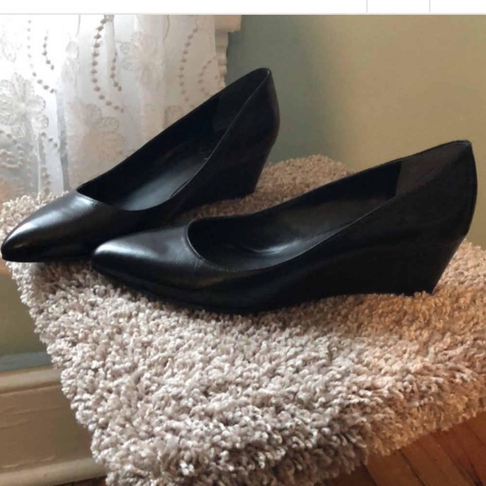 Wedged shoes